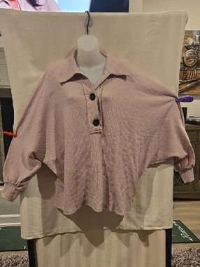 Oversized Ribbed Button-Front Top in Dusty Pink Blumin. Very Oversized